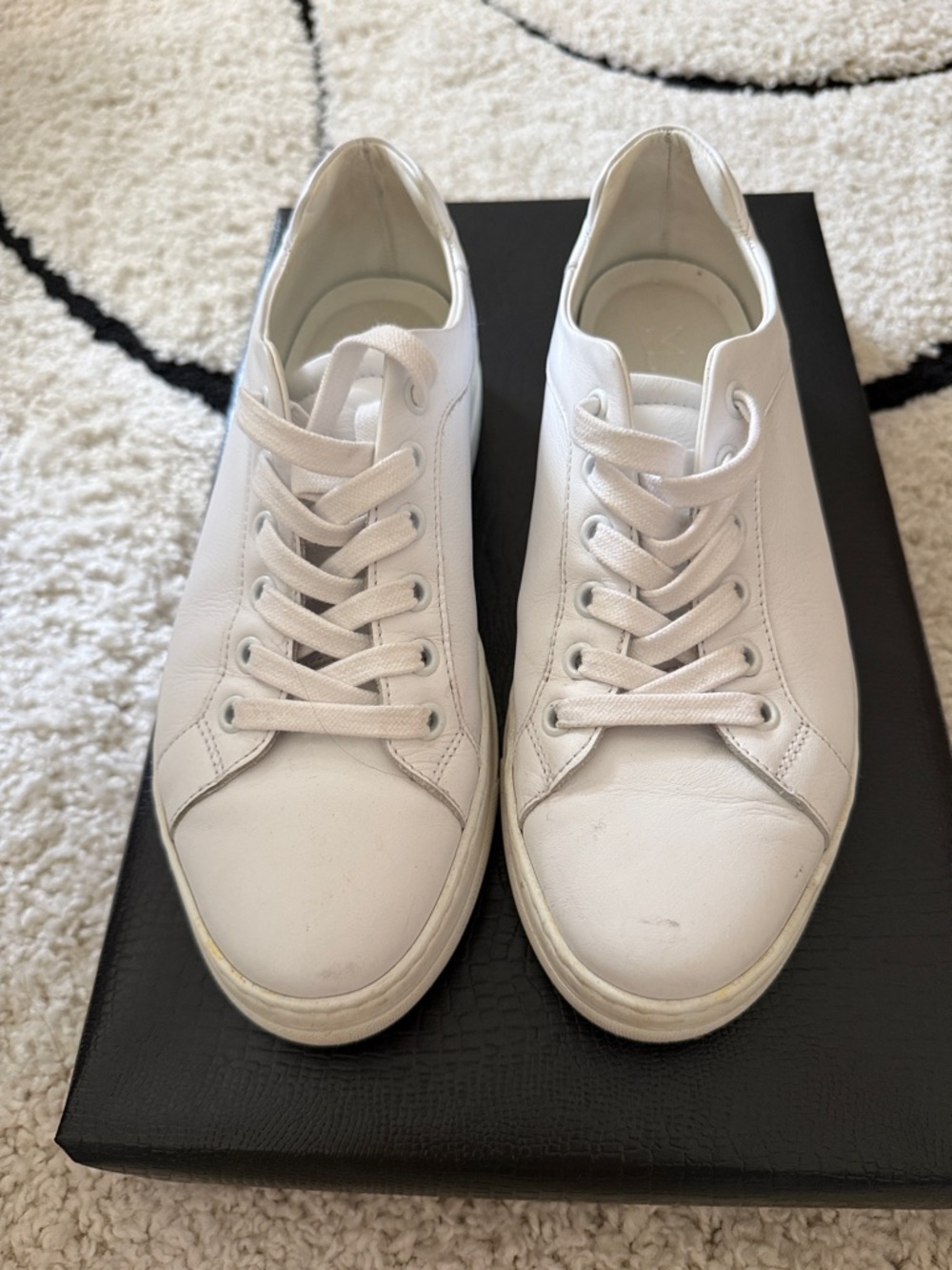 M. Gemi White Leather Low-Top Sneakers